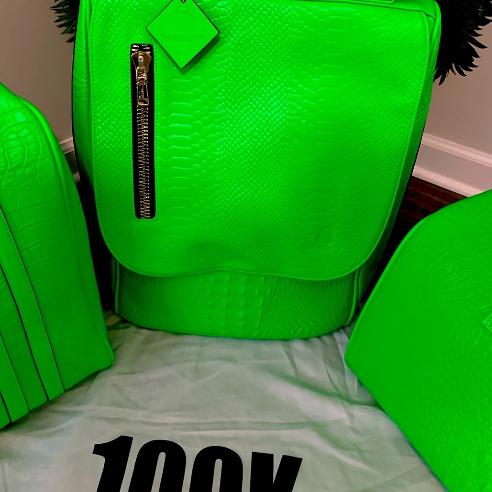 COPY - 💚Lime Green 💚 Tote & Carry Luxury 3 piece Vegan Leather Luggage Set (SOL…